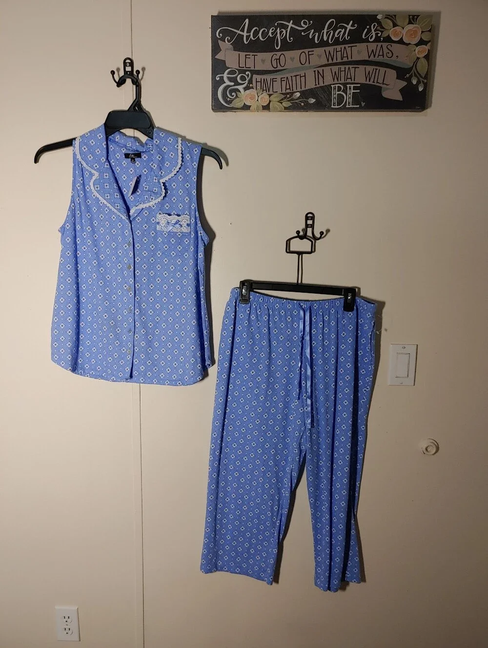 NWOT Feminine & Pretty Aria Medium Blue Floral Sleeveless pajama Set